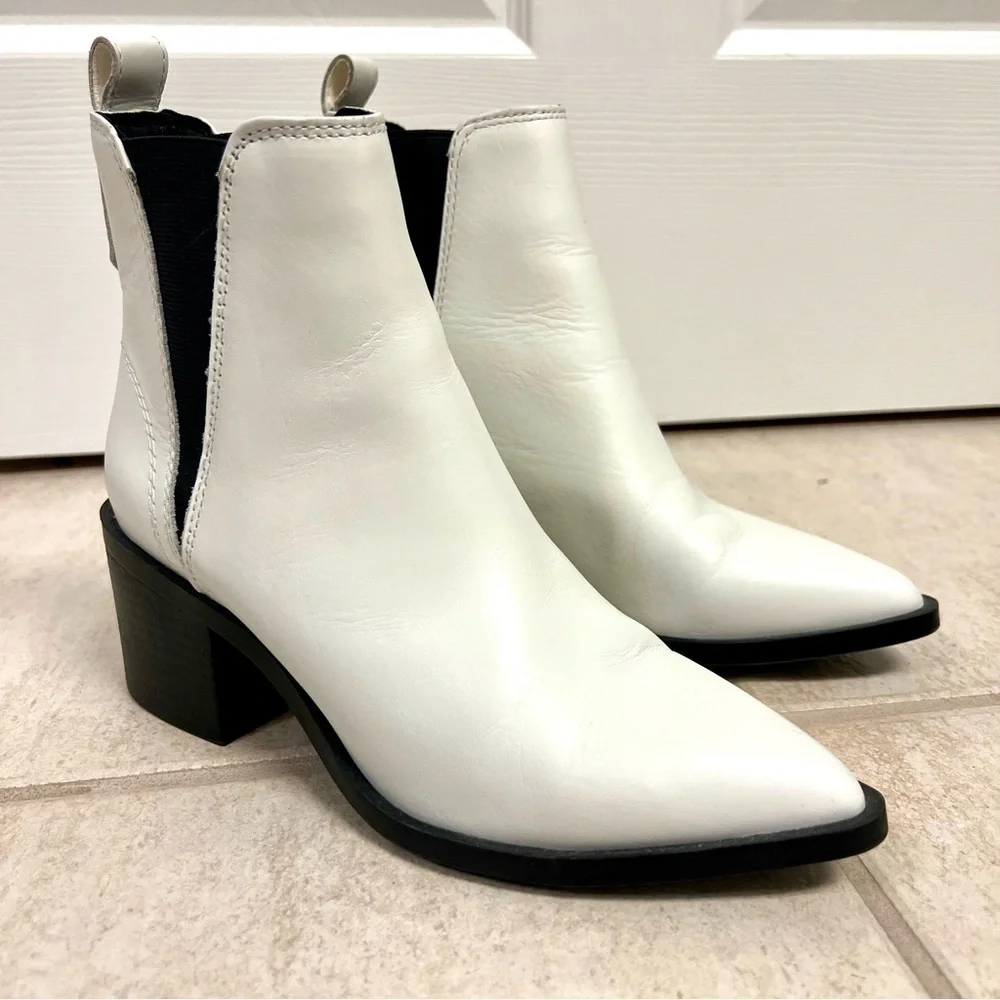 STEVE MADDEN Audience Bootie in Bone Croc at Revolve women’s size 6M